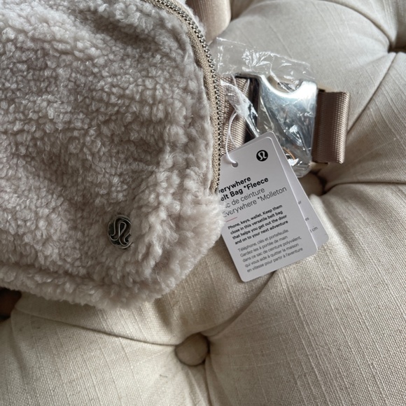 NWT Lululemon Everywhere Fleece Belt Bag WHITE - Picture 8 of 8
